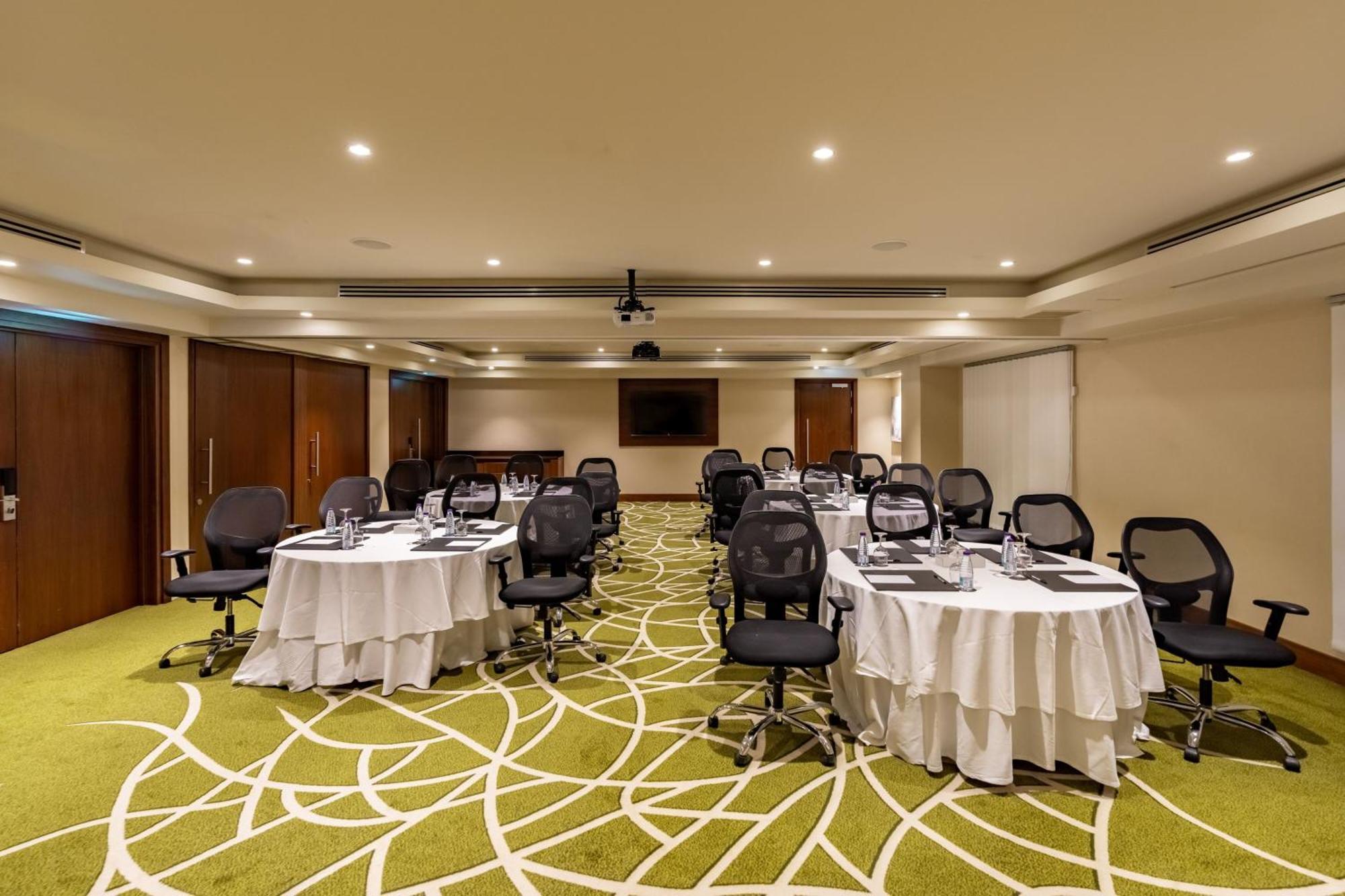 Courtyard By Marriott Riyadh Olaya Hotel 4*