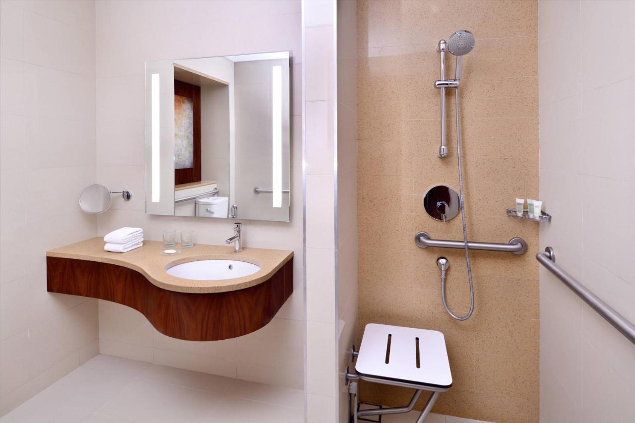 Courtyard By Marriott Olaya 4*